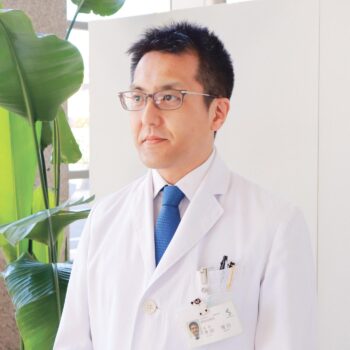 枝葉にとらわれず「木」と「森」を見る医療を
