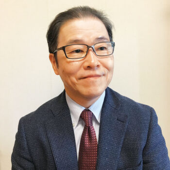中堅・若手ペアで派遣  「２人体制」復活に挑む