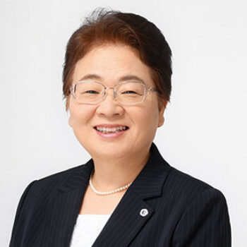 日本看護協会　会長  福井  トシ子