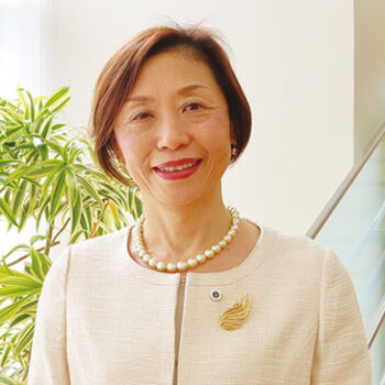 福岡県看護協会　会長  大和  日美子