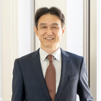 手術も研究も担う「二刀流」の呼吸器外科医を育てる