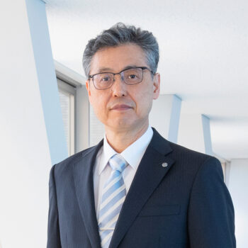 奉仕の精神と探究心 豊かな医療人を育成