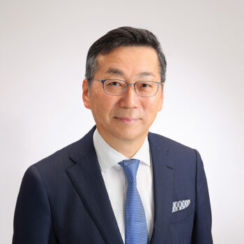 自ら現場に足を運び使命や理想の実現を