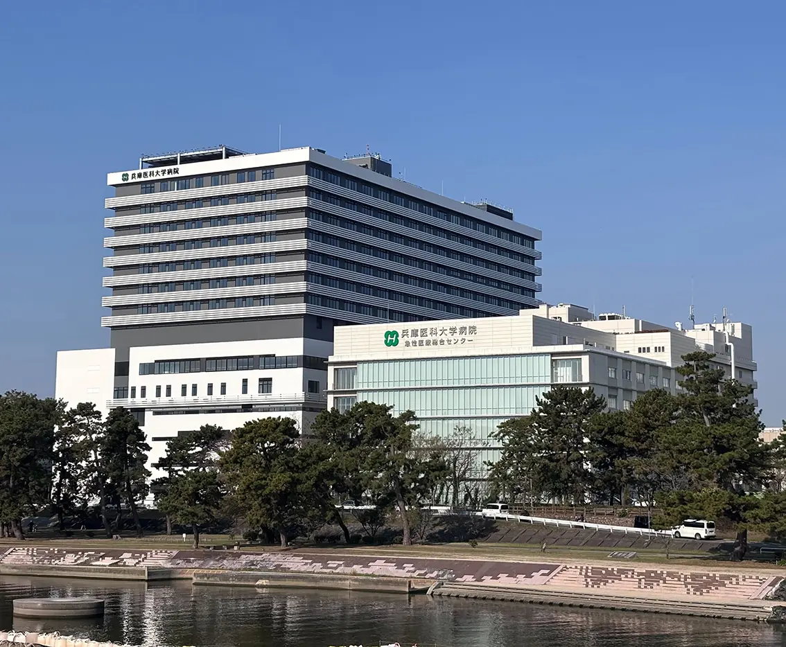 あなたが現在見ているのは 開学50周年事業として新病院棟がオープン 